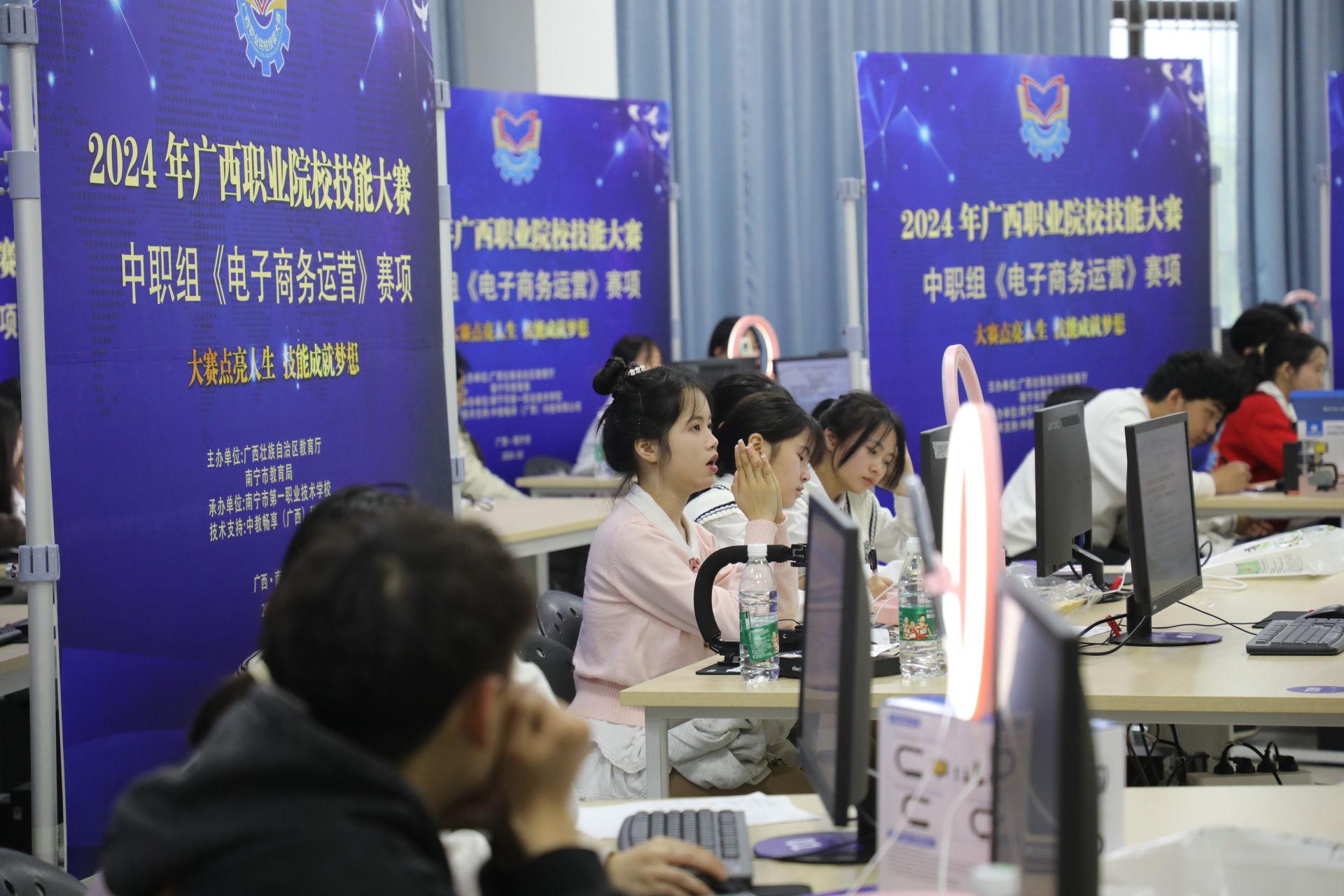2024年广西职业院校技能大赛中职组《电子商务运营》赛项在南宁市第一职业技术学校举行(图2)