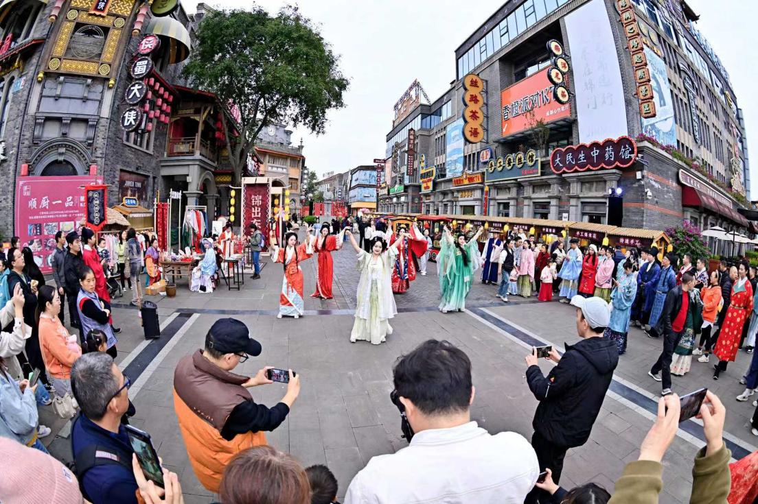 精彩连连人气满满！“焕新蜀锦”活态化沉浸式文化街区氛围感拉满