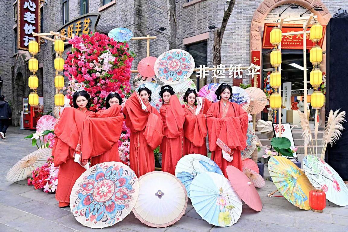 精彩连连人气满满！“焕新蜀锦”活态化沉浸式文化街区氛围感拉满(图3)