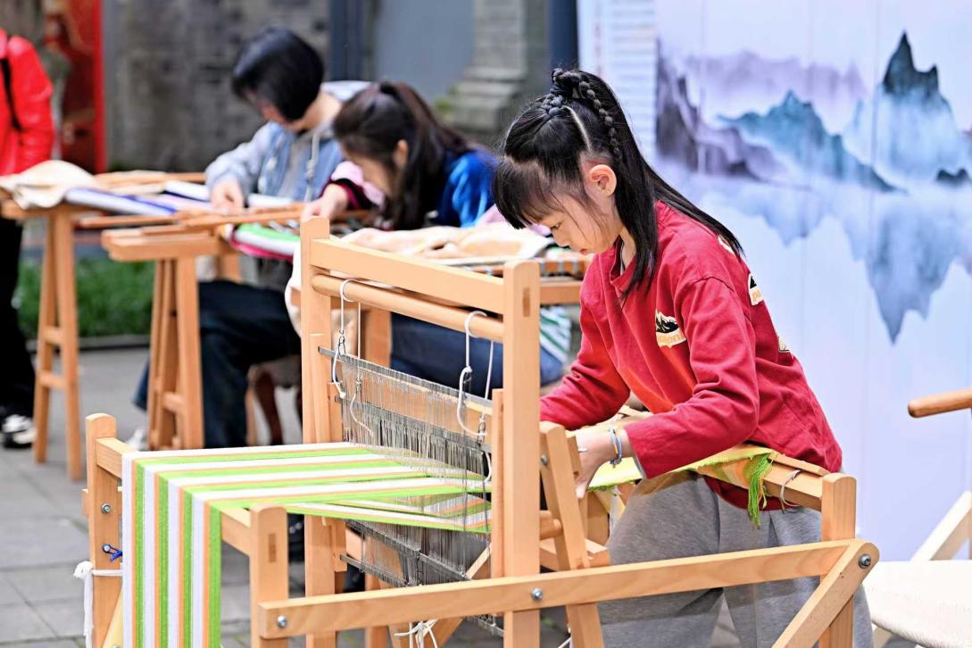 精彩连连人气满满！“焕新蜀锦”活态化沉浸式文化街区氛围感拉满(图5)
