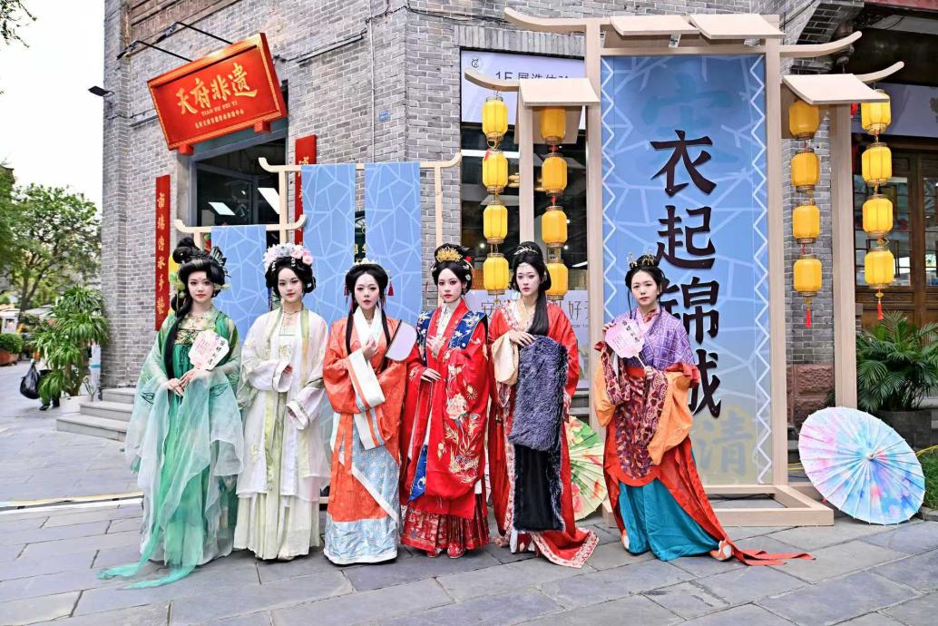 精彩连连人气满满！“焕新蜀锦”活态化沉浸式文化街区氛围感拉满(图7)