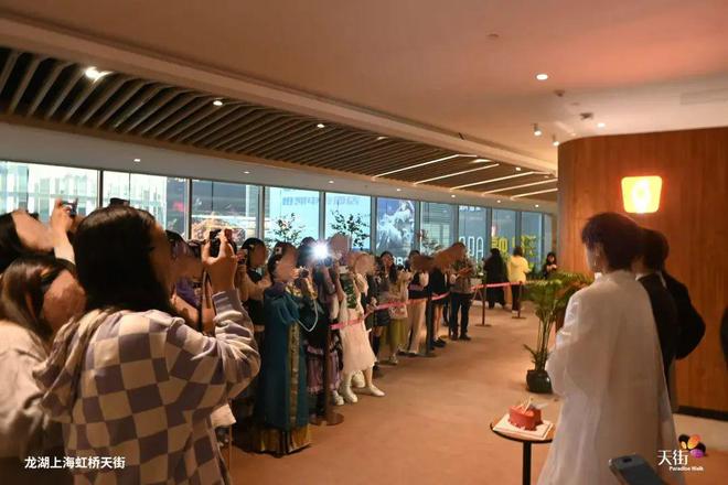 为纸片人庆生：二次元狂欢三次元狂赚(图8)