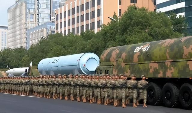 憋了几个小时外媒锐评九三阅兵：中国武器看着强但没打过实战(图2)