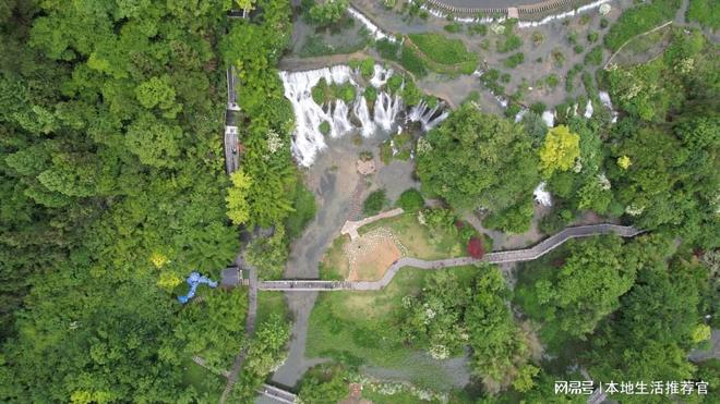 天河潭卧龙飞瀑：银练垂空的视觉盛宴