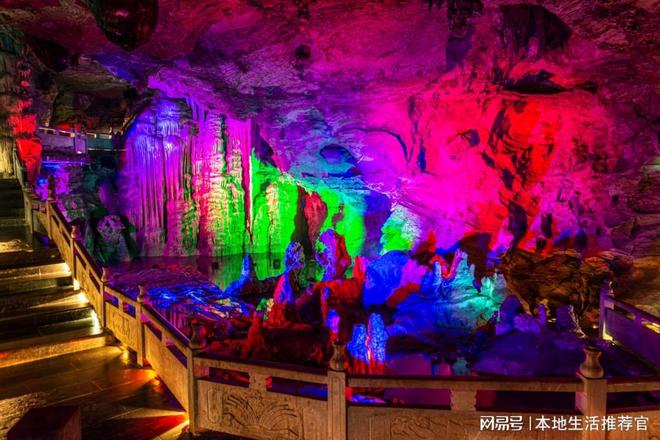 天河潭卧龙飞瀑：银练垂空的视觉盛宴(图2)