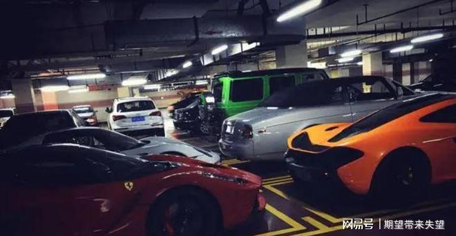 坐36亿飞机戴1000万名表秦奋背景引关注(图3)