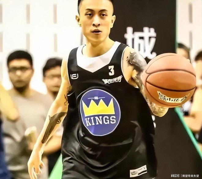 坐36亿飞机戴1000万名表秦奋背景引关注(图15)