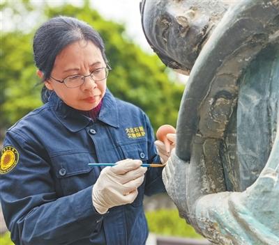 石刻医生的“医石”四笔(图1)