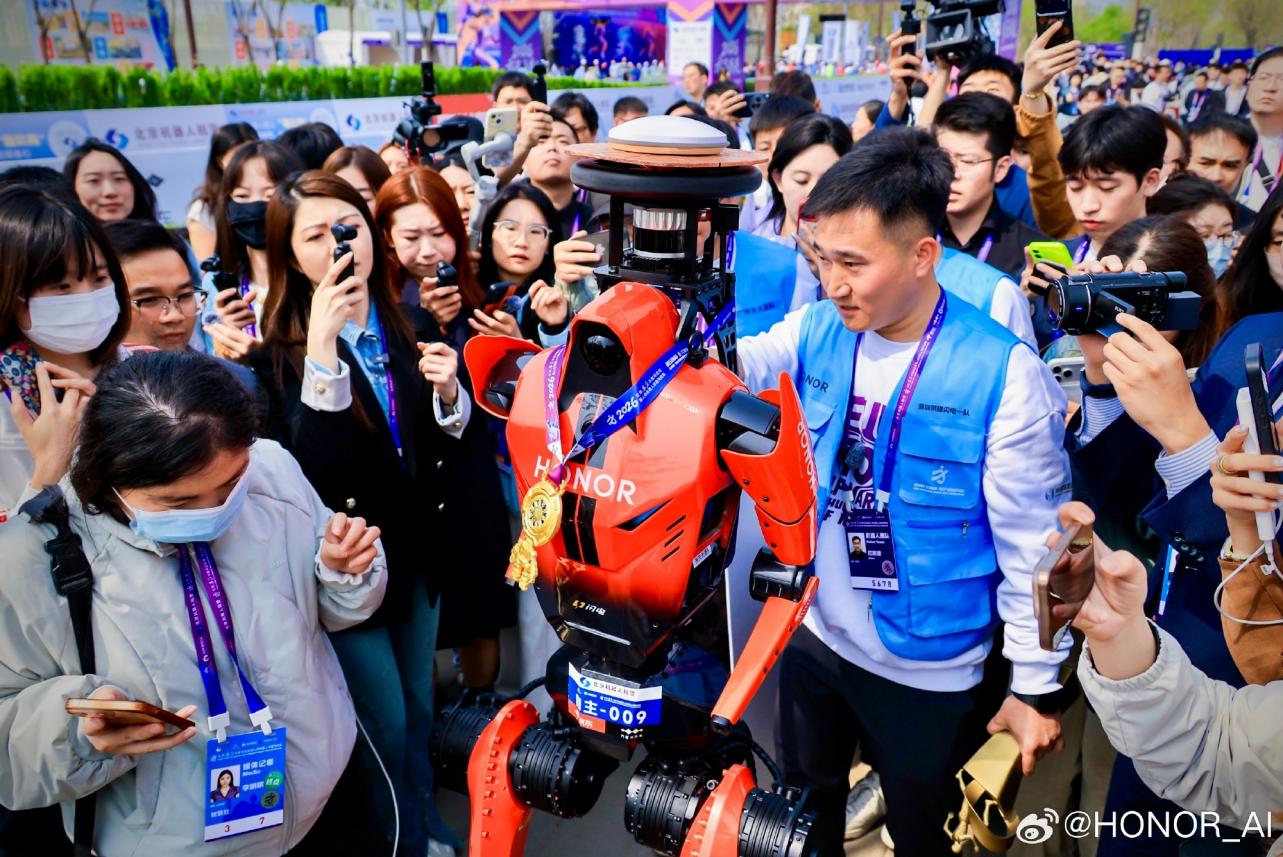 阿尔法战略交卷：荣耀“闪电”破局(图2)