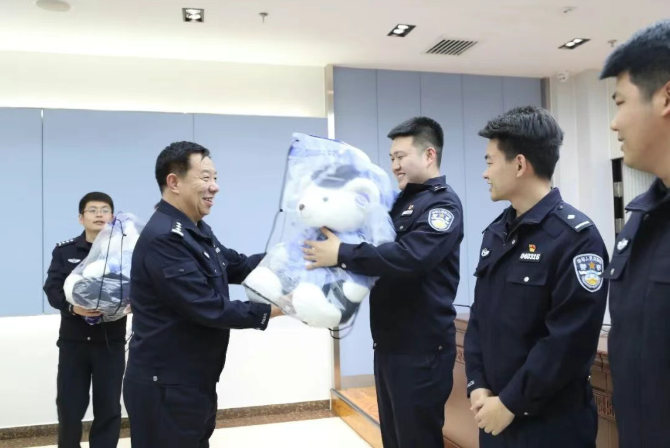 青春当“燃”“王者”争霸松山公安举办五四青年节电竞比赛(图3)